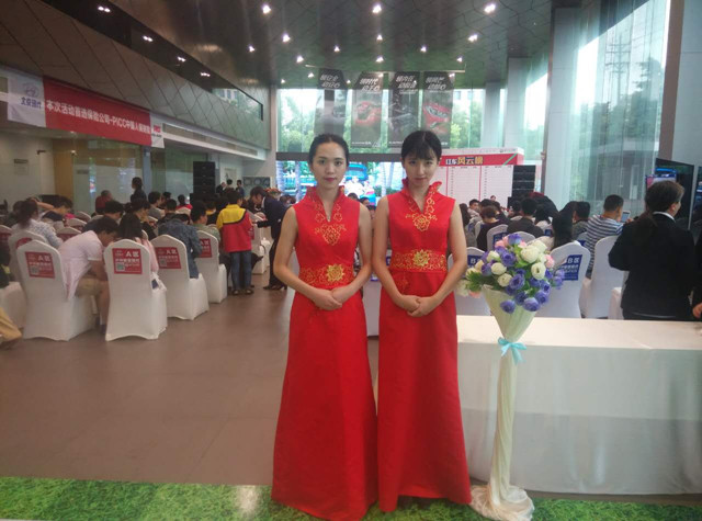 2.礼仪小姐引领客户进入会场,进行签到,并领取签到礼1.