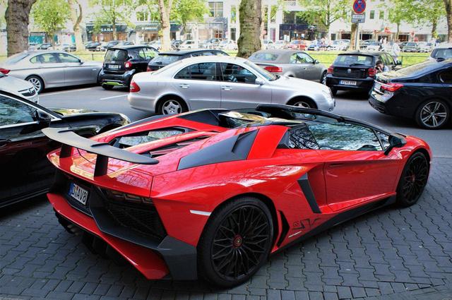 限量敞篷大牛兰博基尼aventador lp750-4 sv