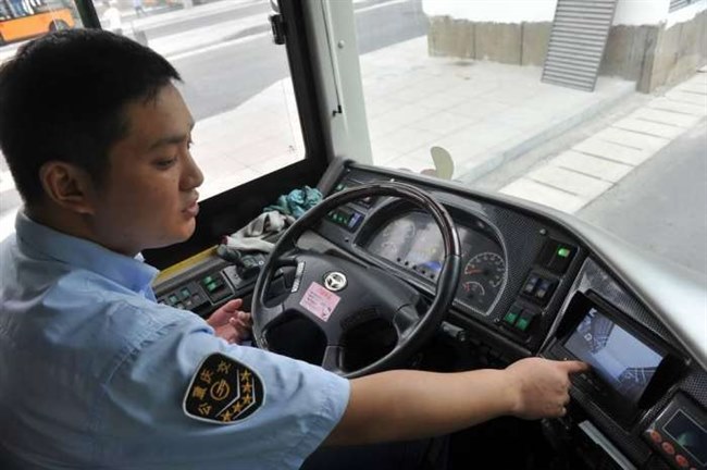 为什么公交车司机开车不系安全带却不被处罚? 看完你服吗?