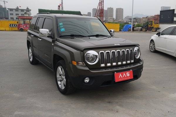 jeep-自由客运动版,女孩子开越野车,花12万买的二手车