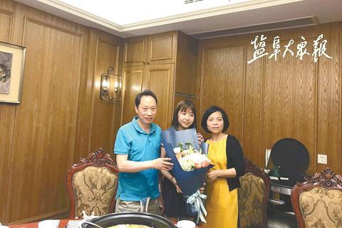 妻子王丽萍:导入10多款新车型,多次获得中国机械行业工程设计一等奖.
