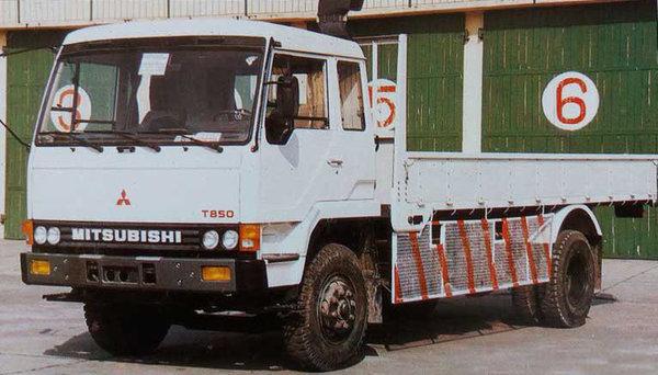 进口国内的三菱t8501995年推出的解放j3又叫六平柴,是解放第一款平头