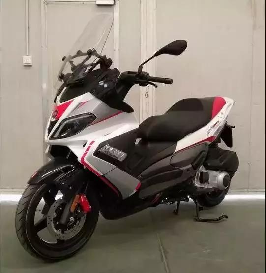 宗申艾普瑞利亚 sr max250 曝光,未来将和赛艇250等竞争