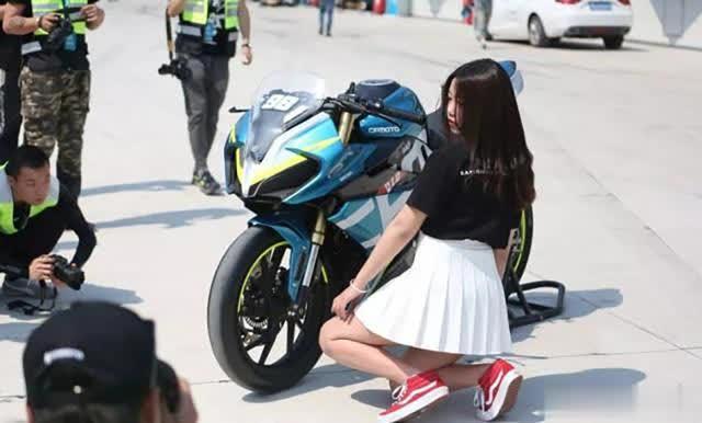 春风首款仿赛发布,250sr赛道小跑车