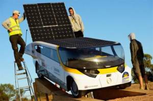 还有这操作？ 时速120的太阳能汽车还能供家电使用！