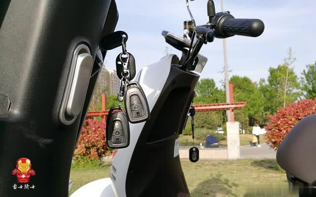 最高时速45km/h，续航65公里，男人最爱的电动车：雅迪莱客体验