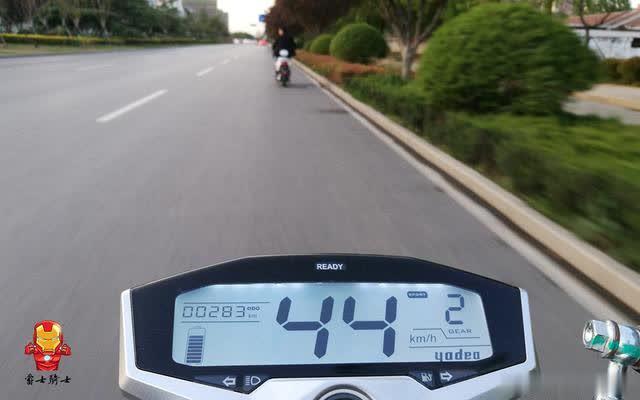 最高时速45km/h，续航65公里，男人最爱的电动车：雅迪莱客体验