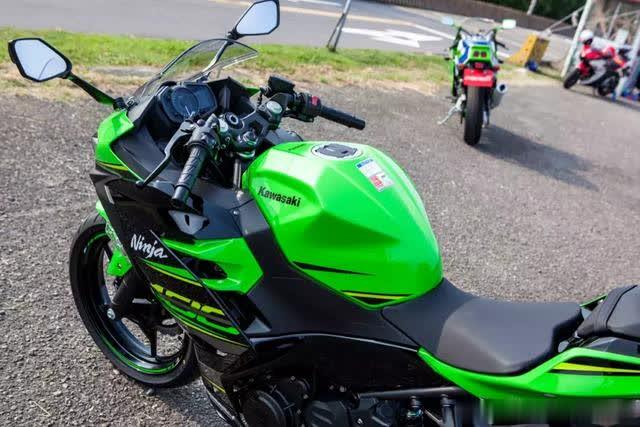 你選kawasakininja400還是經典zxr400永不消逝的忍者魂