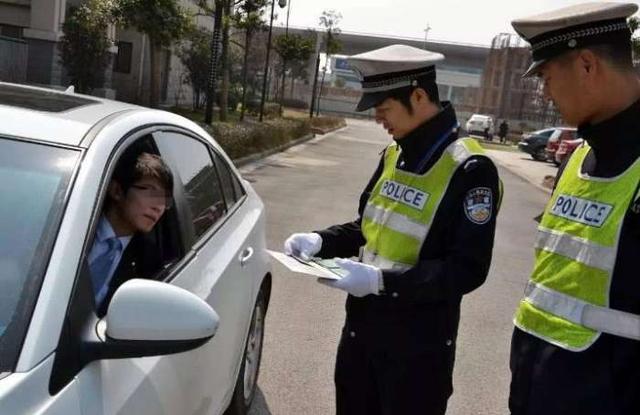 只有交警才有权开违停罚单？别想着钻空子了，这三种人都能罚你钱