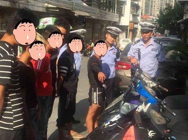 鬼火车队深夜扰民警方依法处罚飙车少年