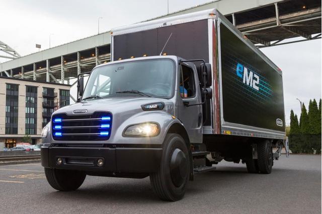 戴姆勒宣布已在美国交付首辆电动货车Freightliner