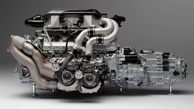 常听说某某车型采用了双涡轮增压发动机,比如梅赛德斯