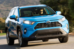 风格激进动力操控高水准 试驾全新一代丰田RAV4