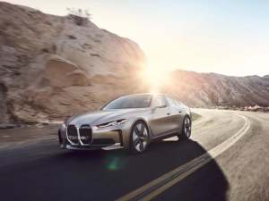 纯电动BMW i4概念车揭开新能源发展新篇章