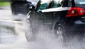 “高温”“大雨”天气频发 安全行车必备小窍门