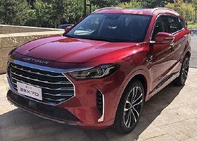 全新捷途X70现身，红色涂装时尚，换装联屏＋电子档杆，配自动泊车