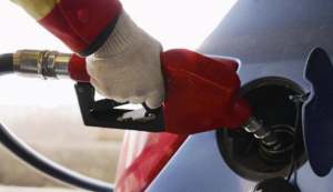 国内油价将于1月3日24时起调整 或上涨 