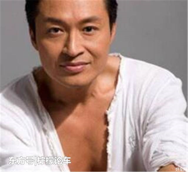 他外号是“咆哮帝”，风流前半生，出手阔绰送保时捷