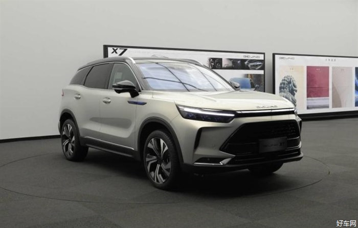 北京汽车BEIJING-X7正式亮相 定位中型SUV