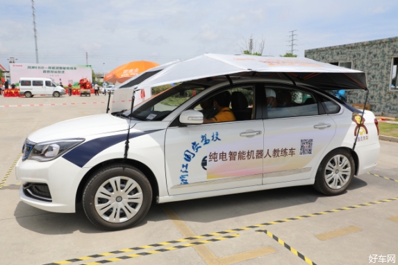 台州引进的首批东风风神新能源智能教练车正式投运