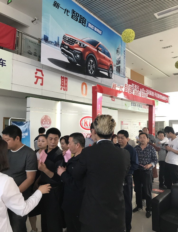 排队订车.jpg